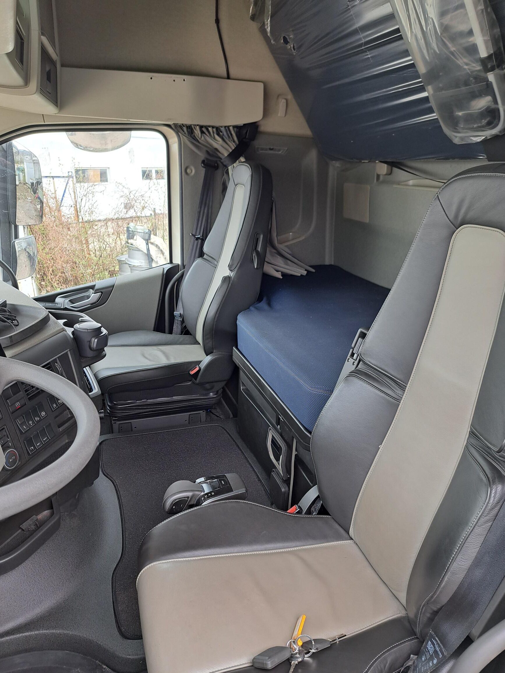 VolvoFH500_interior