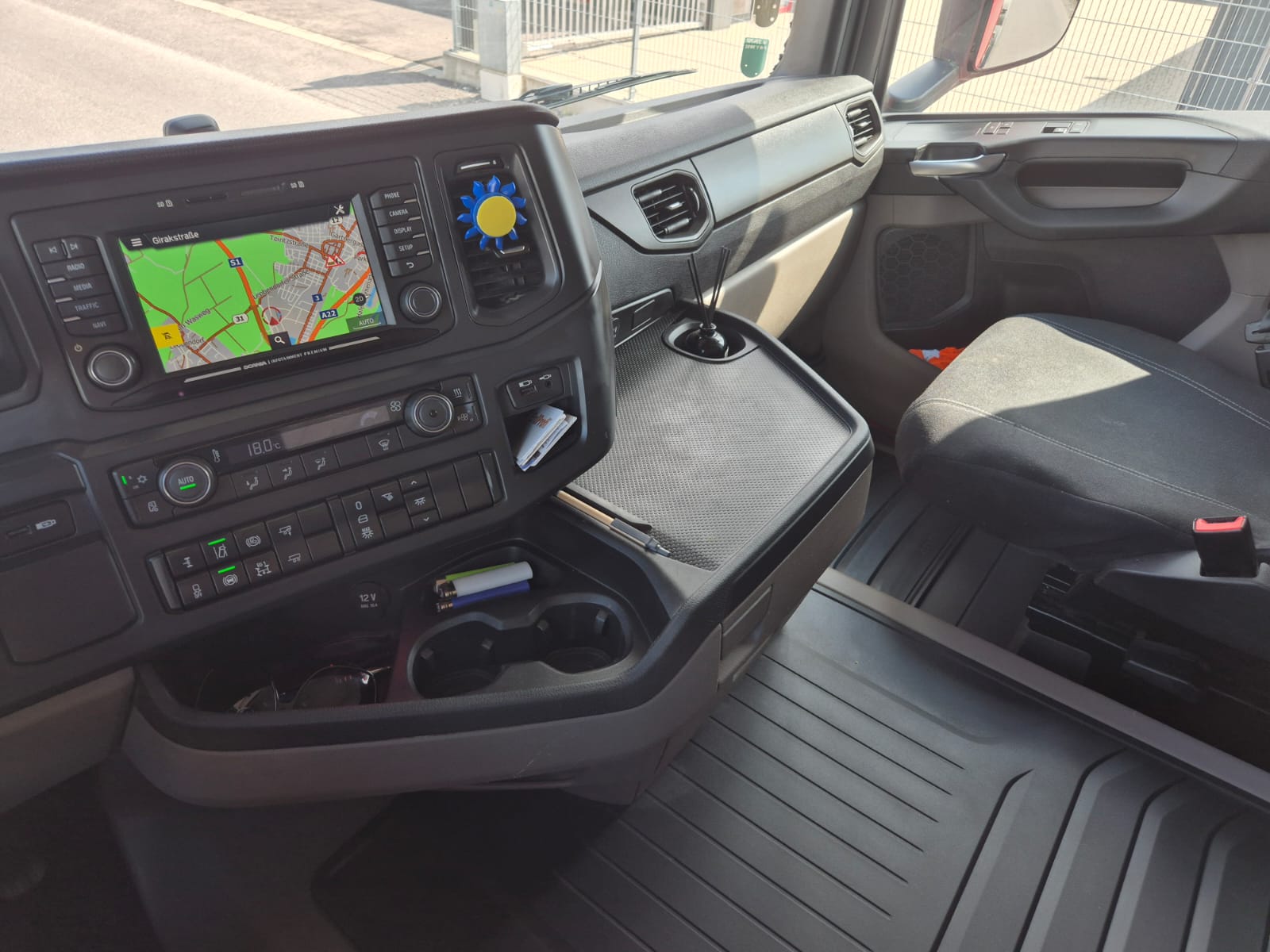 WhatsApp Image 2025-10-20 at 09.59.32 (4)